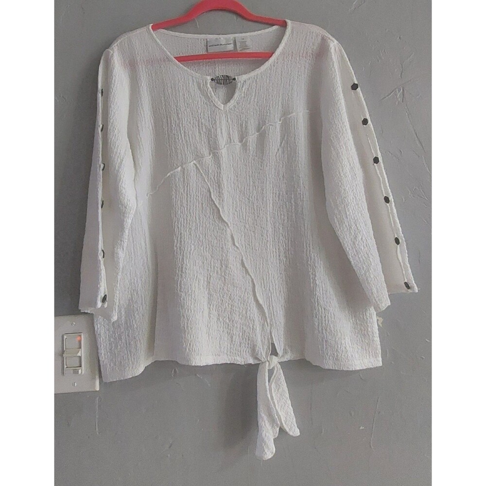 Alfred Dunner women’s blouse, size 16, white. Made of rayon, polyester & spandex